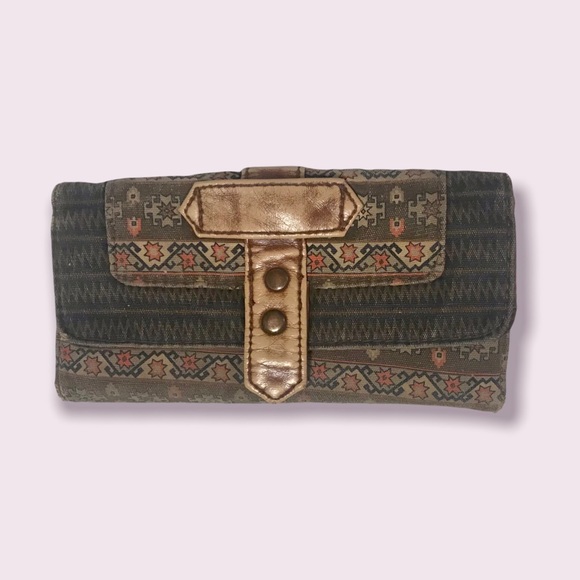 🌟SALE 2/$10.00‼️ Roxy Women’s Brown Western Pattern Wallet - Picture 2 of 7